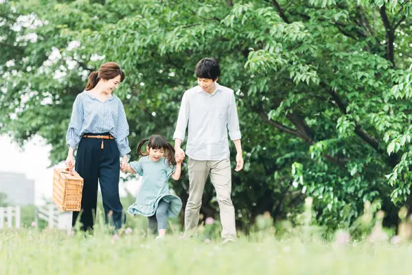 自然に囲まれて仕事と子育て イメージ